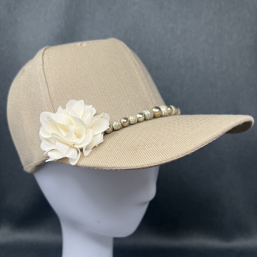 Women's Beige Baseball Cap Faux Pearl Chain White Fabric Flower Fashion Hat NEW